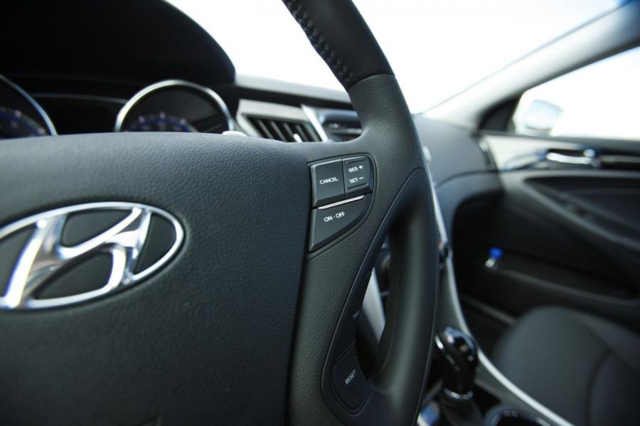  Hyundai Sonata 2.0T 2010 года  (фото 29 из 67)